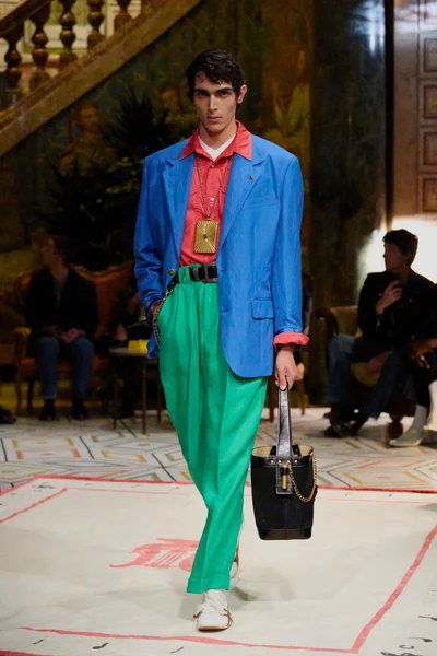 Look 8